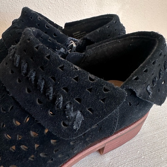 New Sofft Suede Lazer Cutout Leather Distracted Booties Women’s 8.5M - Picture 7 of 16